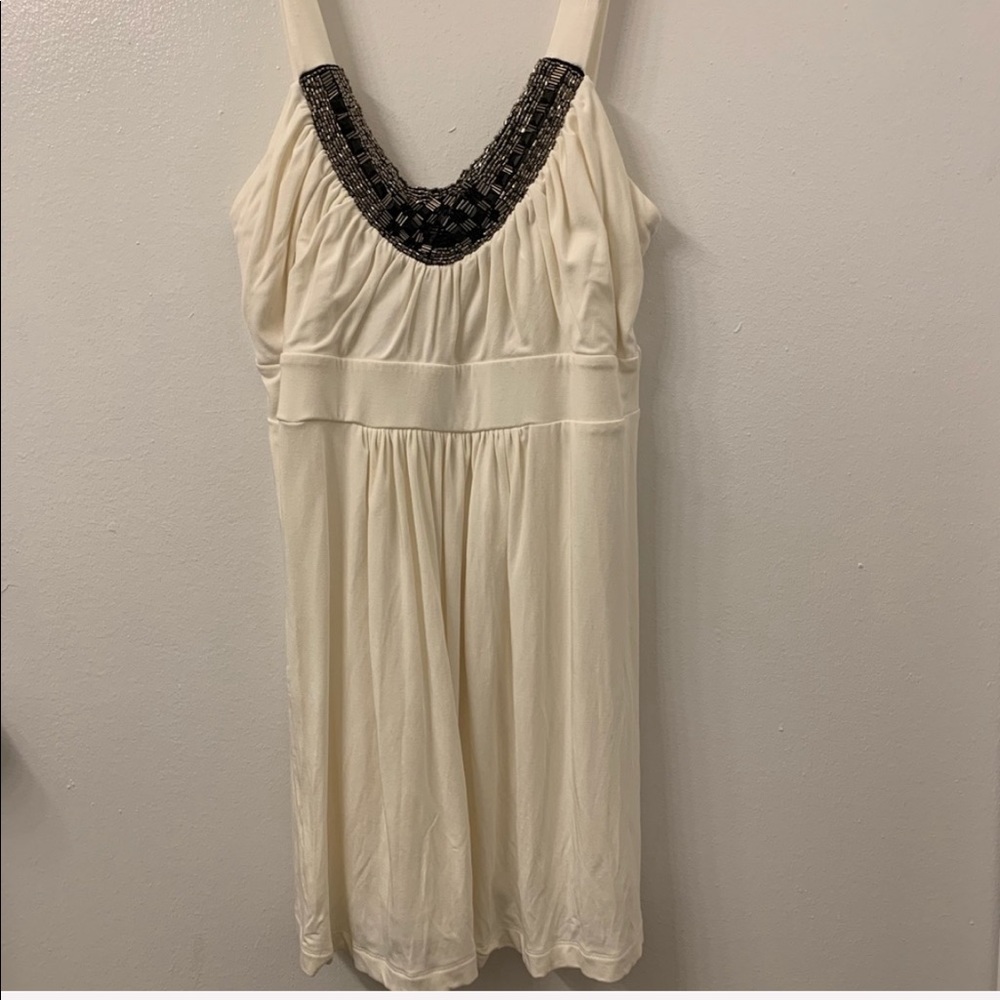 🤍White flowy beaded top
